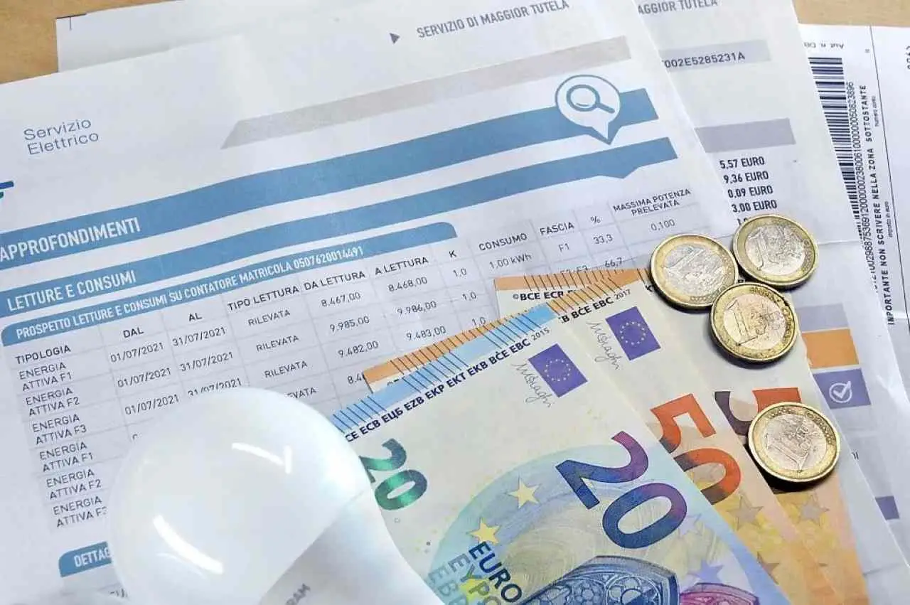 Il segreto per risparmiare centinaia di euro sulla bolletta: pochi lo conoscono Il segreto per risparmiare centinaia di euro sulla bolletta: pochi lo conoscono