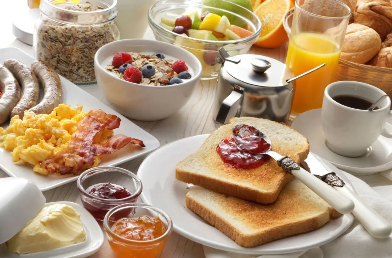 Colazione e salute: quali alimenti evitare assolutamente se hai la glicemia alta Colazione e salute: quali alimenti evitare assolutamente se hai la glicemia alta