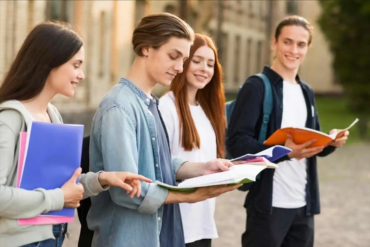Bonus libri scolastici 2025: requisiti e modalità di richiesta Bonus libri scolastici 2025: requisiti e modalità di richiesta