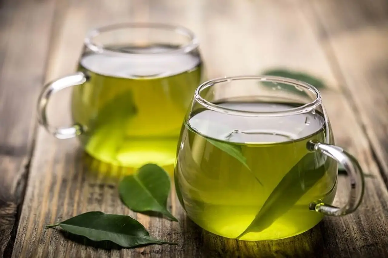 Il tè verde serale: ti aiuta a dormire senza caffeina Il tè verde serale: ti aiuta a dormire senza caffeina