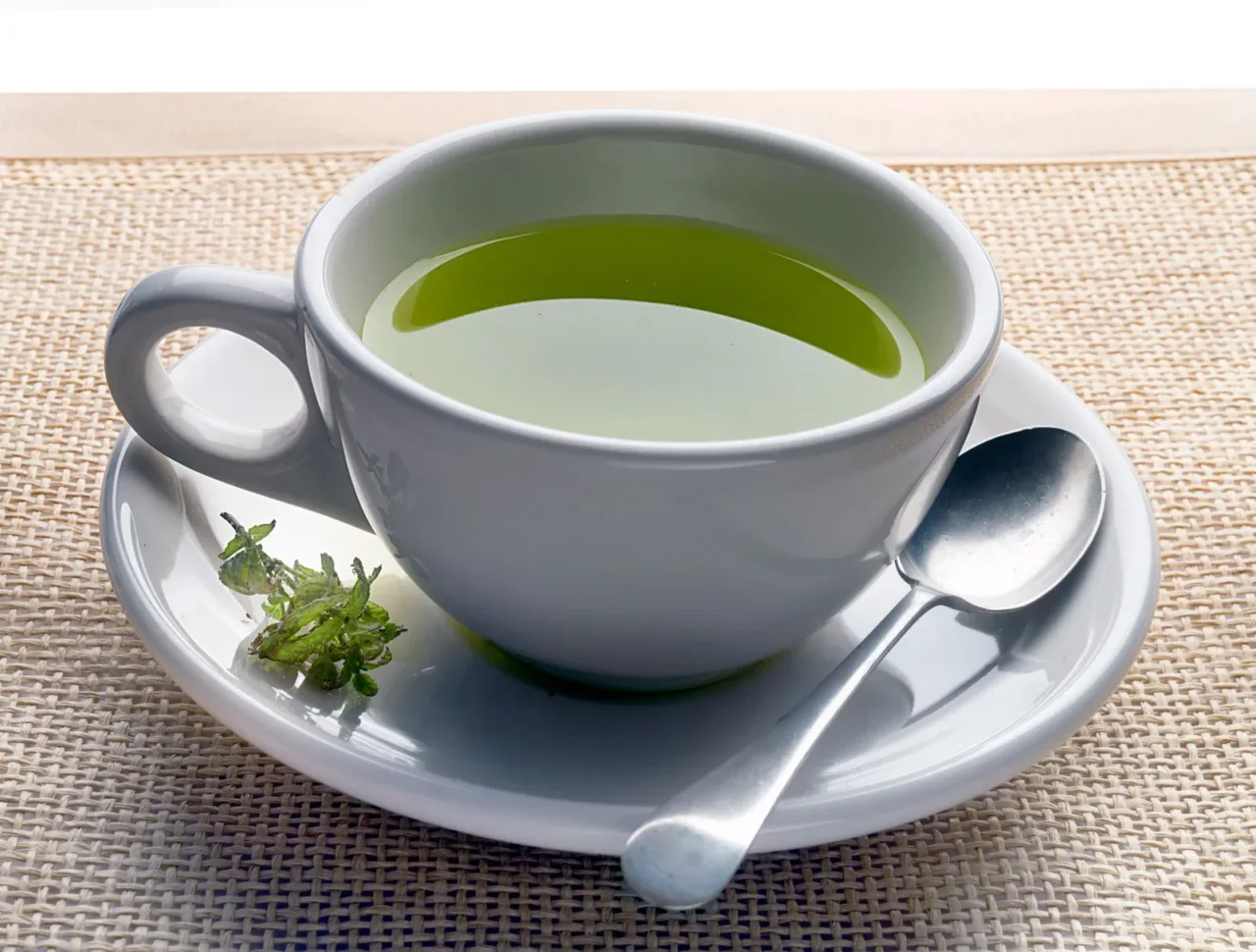 Il tè verde serale: ti aiuta a dormire senza caffeina Il tè verde serale: ti aiuta a dormire senza caffeina