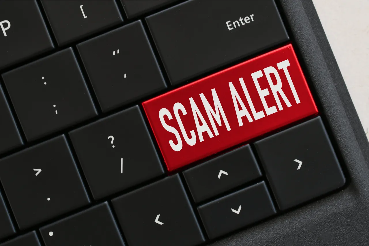 Attenzione alle false offerte luce: come riconoscerle al telefono Attenzione alle false offerte luce: come riconoscerle al telefono