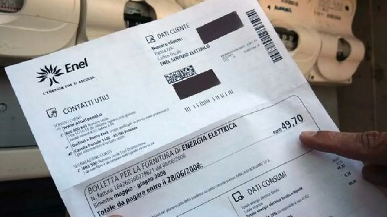 Attenzione alle false offerte luce: come riconoscerle al telefono Attenzione alle false offerte luce: come riconoscerle al telefono
