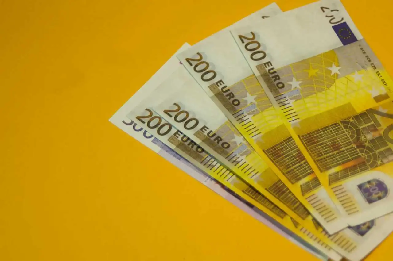 Le 3 spese inutili da tagliare per risparmiare 200 euro al mese Le 3 spese inutili da tagliare per risparmiare 200 euro al mese