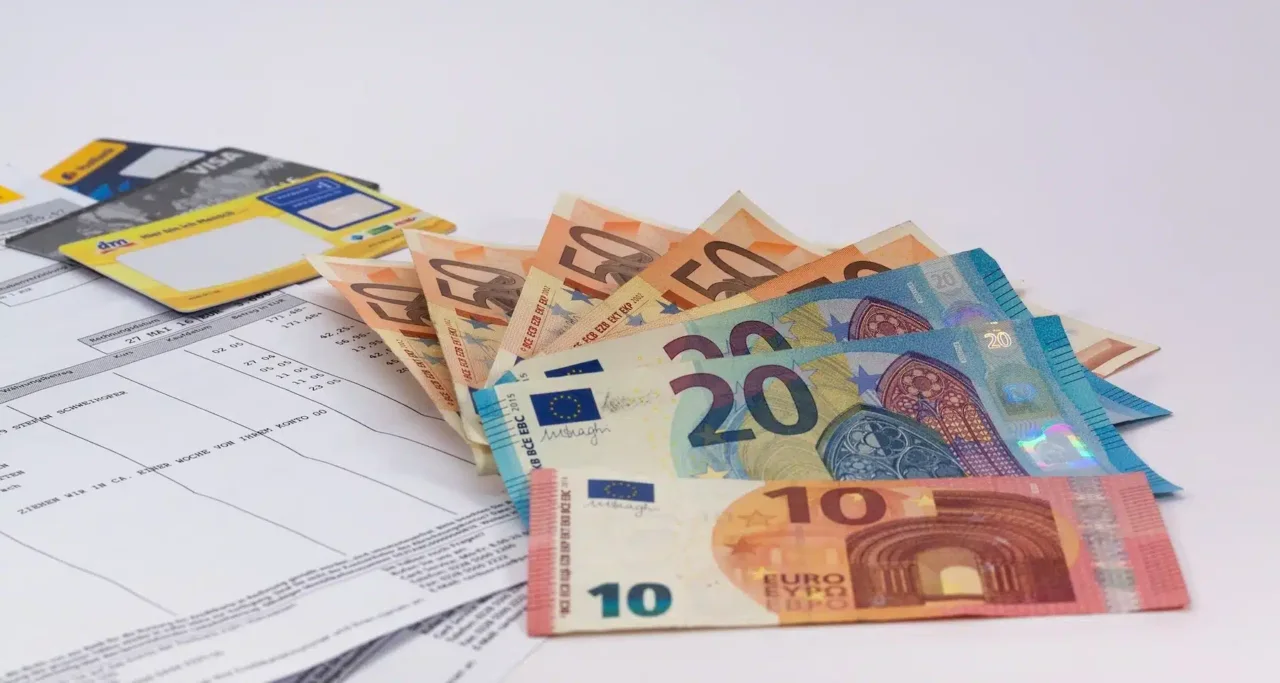 Le 3 spese inutili da tagliare per risparmiare 200 euro al mese Le 3 spese inutili da tagliare per risparmiare 200 euro al mese