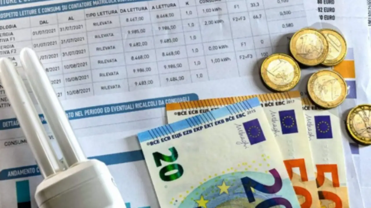 Le 3 spese inutili da tagliare per risparmiare 200 euro al mese Le 3 spese inutili da tagliare per risparmiare 200 euro al mese