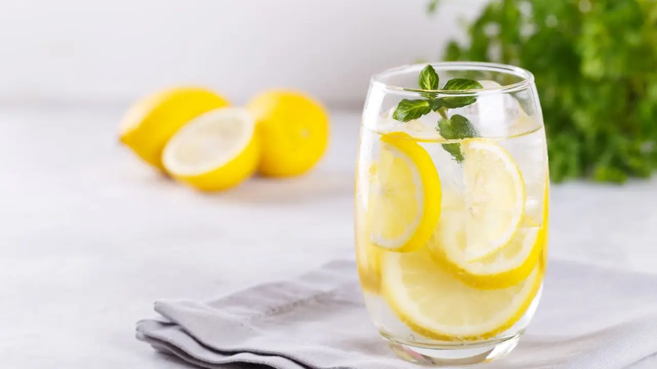 La bevanda del risveglio che depura e idrata in profondità La bevanda del risveglio che depura e idrata in profondità