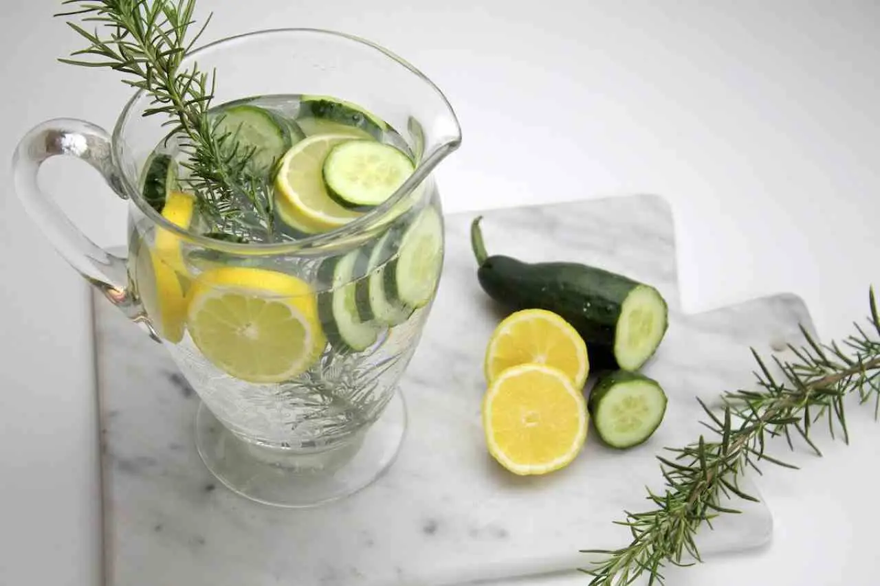 La bevanda del risveglio che depura e idrata in profondità La bevanda del risveglio che depura e idrata in profondità
