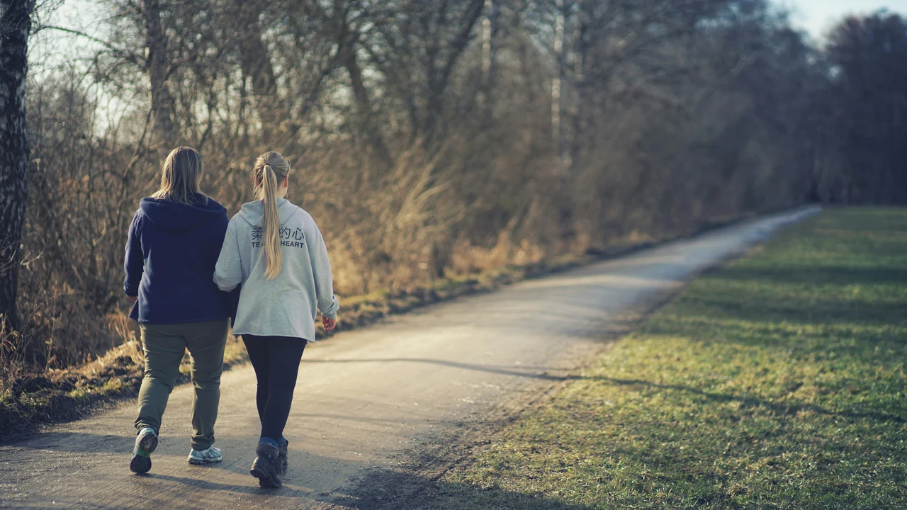 La camminata serale che aiuta a dormire meglio La camminata serale che aiuta a dormire meglio